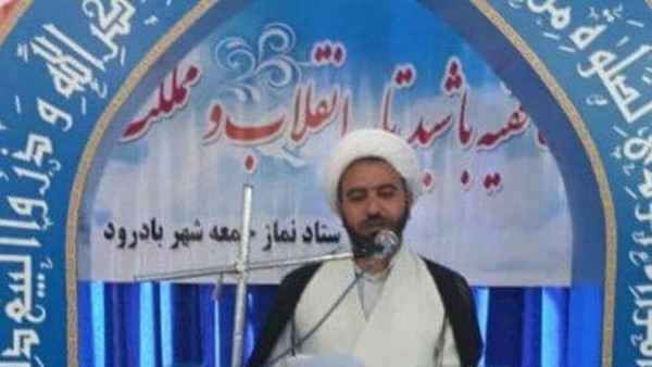 حجت الاسلام محسن کلثومی امام جمعه موقت بادرود  در خصوص ثبت نام انتخابات شوراهای اسلامی شهر و روستا اظهار کرد: همه باید بدانیم که مسئولیت یک دین است و باید پاسخگوی مردم و شهدا و خدای متعال باشیم