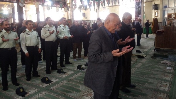 از بیانات حكیمانه و راهگشاى حضرت آیت‏ الله خامنه‏ اى:من صريحاً اعلام مى‏ كنم: كسانى‏ كه در داخل كشور اين فكر را كه مطلوب و محبوب دشمنان است ترويج مى‏ كنند، اين‏ها خيانت مى‏ كنند؛ اين خيانت به كشور است.