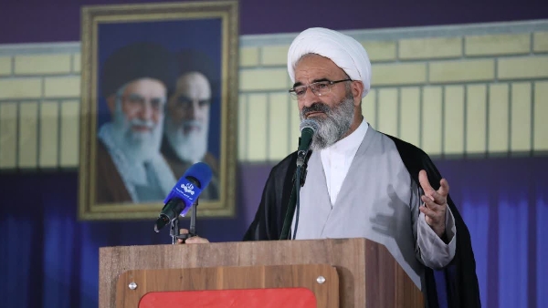 استکبار جهانی و صهیونیسم بین‌الملل می‌خواهند ملت‌ها را به بردگی بکشانند، منابع آنان را غارت کنند و دین خدا را بازیچه قرار دهند!/