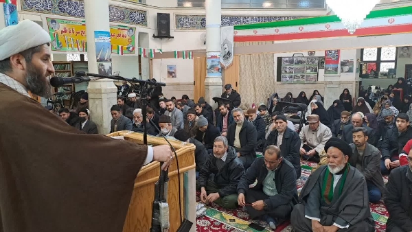 امروز هم دشمن تلاشش ایجاد فاصله بین مردم و انقلاب اسلامی است تا بتواند بر مردم و ملت شریف ما مسلت شود که به فضل خدا  با حضور مردم در صحنه بار دیگر نا امید خواهد شد