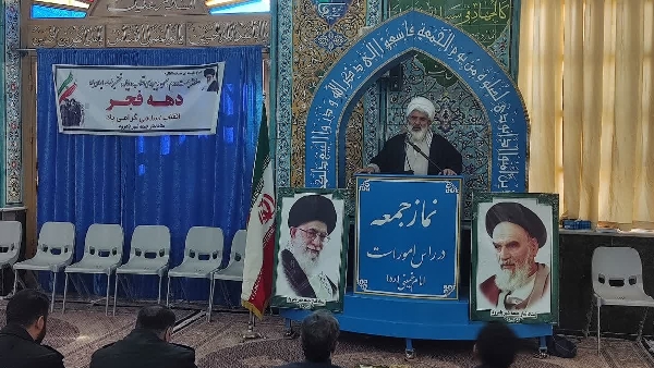 حجت‌الاسلام علیرضا قاسمی امام‌جمعه بادرود نیز در خطبه‌های نماز جمعه این شهر با گرامیداشت سالروز پیروزی انقلاب اسلامی اظهار کرد: جشن پیروزی انقلاب هم مثل خود انقلاب یک پدیده بی‌نظیر است یعنی همچنان که انقلاب به اعتراف دشمنان در طول تاریخ انقلاب‌ها حتی نظیر نداشت بزرگداشت سالگرد پیروزی انقلاب اسلامی هم در هیچ جای دنیا نظیر ندارد.