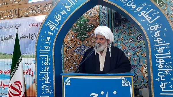 قاسمی امام جمعه بادرود در خطبه نماز جمعه  به مطالبات مردم منطقه بادرود اشاره نمود و گفت: گرمای طاقت‌فرسای بالای 42 درجه در منطقه گرمسیری  بادرود را داریم و واقعا مردم را سخت نگران کرده است لذا موضوع کاهش تعرفه برق منطقه گرمسیری بخش بادرود است که علی رغم قول و وعده وعیدی که داده شده اما تاکنون هیچ خبری ازآن نیست