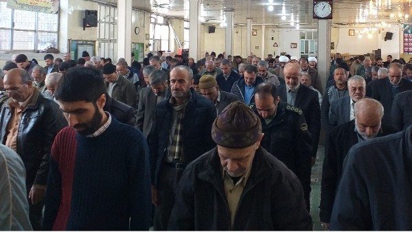 شهید حسین اجاقی:هوشیار باشید که شهدا ناظر بر اعمال شما هستند و مبادا کاری کنید که روی این خونها پا بگذارید، میزی که شما پشت آن نشسته اید بر دریایی از خون شهدا استوار است و شما مسئولیت سنگینی بر عهده دارید! یا حسینی باشید یا زینبی در غیر اینصورت یزیدی هستید.