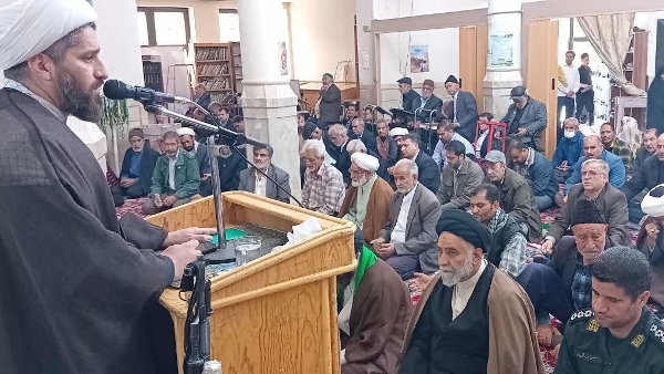 دولت کارهای زیادی در زمینه خدمت به کار و کارگر کرده است اما کارگران بخش رضویه با دو موضوع تسهیلات بانکی و ایاب و ذهاب کارگری دست و پنجه نرم میکنند و این موضوع حال کارگران را خراب کرده است