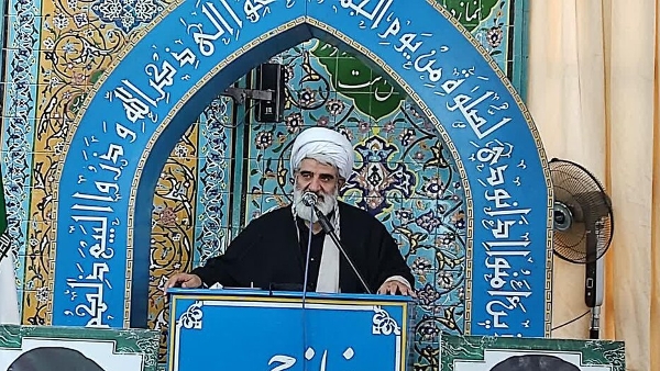 حاج اقاقاسمی امام جمعه شهربادرودگفتند ثابت شد که موضوع مرگ مهسا امینی بهانه بود و اصل نظام و ارزش‌های الهی‌، نشانه! آقایانی که قلبشان برای یک دختر آتش گرفته چرا برای سوزندان قرآن کریم و اهانت به خانه خدا، رفتار رضاخانی با چادر بانوی مسلمان و نابینا کردن بانوی مومنه دیگر و قبل از آن همسرکشی هم مسلک‌شان نجفی شهردار اسبق تهران آتش نگرفت؟ شرمتان باد ‌ای وطن‌فروش‌ها که هر گاه یک پیروزی بزرگ که می‌تواند ذائقه‌ها را شیرین کند و امید را افزایش دهد با یک فتنه دشمن همراهی کرده و ذائقه‌ها را تلخ می‌کنید. لعنت خداوند و انبیاء‌ و ملائکه و مومنین بر شما باد وسیاه باد رویتان