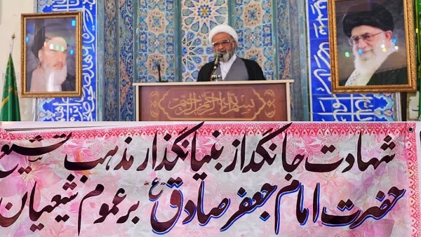 برخورد وحشیانه پلیس با دانشجویانی که نه آشوب به راه أنداختند نه جایی را آتش زدند و نه شیشه ای را شکستند کاملا غیر طبیعیست و نشان از جنون و بی ثباتی پلیسِ آمریکا و حقانیتِ موضع جمهوری إسلامی دارد.