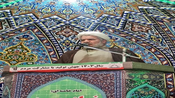 نماز جمعه ثمره انقلاب اسلامی و خون شهدای عزیزمان و زحمات ایثارگران است.