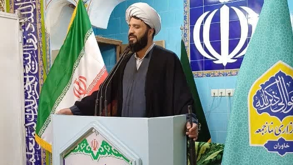 انقلاب اسلامی دنیا را از تک قطبی بودن قدرت خارج کرد
