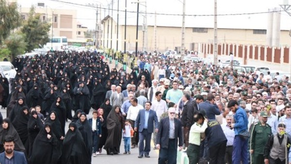 امام جمعه رفسنجان در خطبه های نماز جمعه این هفته مطرح کرد: مکر آمریکا در تروریست خواندن سپاه پاسداران به خودش برمیگردد / ضرورت هوشمندی مجمع تشخیص مصلحت نظام در عدم تصویب لوایح چهارگانه FATF