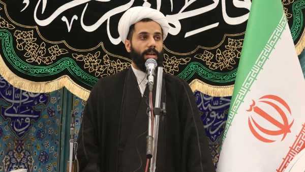 حل مشکلات بندرماهشهر درگروی وحدت حوزه و دانشگاه و پژوهش قوی است / دانشجویان بومی را برای اشتغال در پتروشیمی ها بورسیه شوند