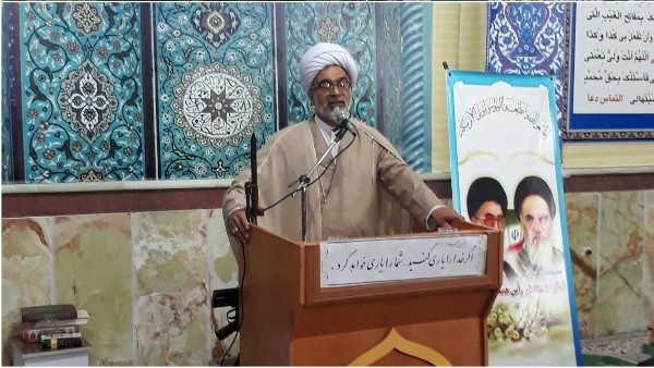 خطیب نماز جمعه سنگر با بیان اینکه نگاه آمریکا به خاورمیانه یک نگاه اقتصادی است، و به هر کجا حمله می کند چشم به اموال آن منطقه دارد،گفت: آمریکا می گوید آینده این دنیا در دست کشوری است که چنگال خود را بر منابع داخل خاورمیانه گسترش بدهد.