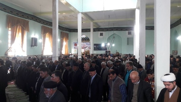 افراد در میدان مسابقه