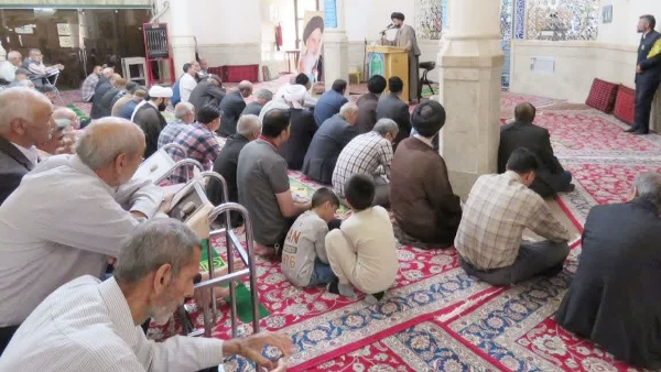 مردم جمهوری اسلامی، مردمی وفادار و متدین هستند و همه بدانند اگر روزی مقام معظم رهبری اشاره ای بفرمایند همه مردم در آن میدان حاضرند