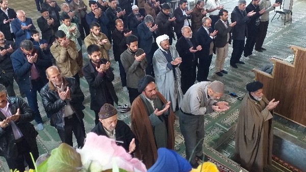 رهبر حکیم انقلاب اسلامی: مردم آمدند پای صندوقها؛ ببینید، این ملّت، ملّتی است که خدای متعال اراده کرده آن را پیروز کند؛ ان‏شاء‏اللّه. این واقعاً جای تشکّر دارد؛ جای شکر از پروردگار را دارد، چون مقلّب‏القلوب خدا است، دلها دست او است؛ از مردم هم حقیقتاً به خاطر این باید تشکّر کرد.