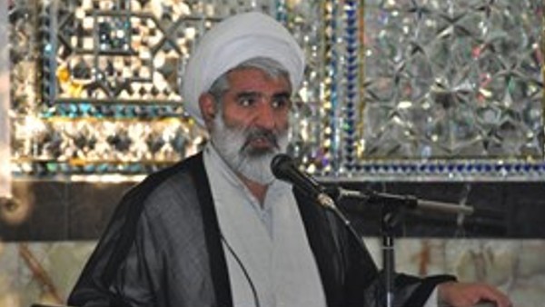 امام جمعه بادرود ، خطبه آیین عبادی سیاسی نمازجمعه این هفته شهر بادرود را با حدیثی را از مولای متقیان علی علیه السلام آغاز کرد و گفت: تقدیم نمودند و گفت: ایمانتان را با صدقه اصلاح کنید و اموالتان را با زکات دادن حفظ کنید و امواج بلا را با دعا از خود دور نمایید.