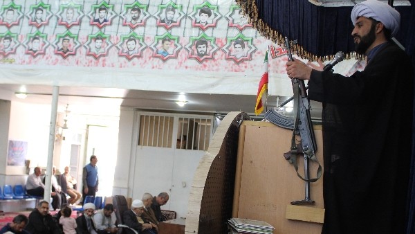 نتیجه اعتماد به دشمن این میشود که برگردیم به عصر اولیه تمدن بشری که کالا با کالا مبادله میکردند.