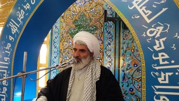 امام جمعه بادرود: خروج آمریکایی ها از برجام را به فل نیک می گیریم/ اقتصاد کشور را با فعالیت های ابتکاری و مدیریت جهادی درمان کنید