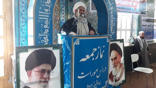 امام جمعه بادرود: دولت صدای معترضان به عدم تحقق وعده ها را بشنود/ ضعف های موجود را برای جلوگیری از سواستفاده دشمن برطرف کنید