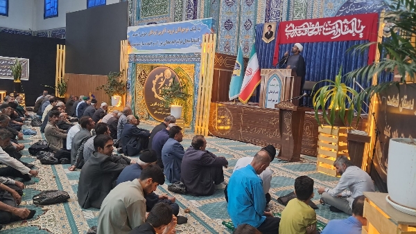 امام جمعه موقت لردگان: «نعمت ولایت» و «اتحاد و انسجام مردم ایران» توانست هیمنه دشمنان را در هم بشکند