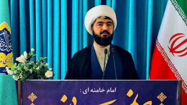ملت ما حسینی است و شعار ما هیهات من الذله است.