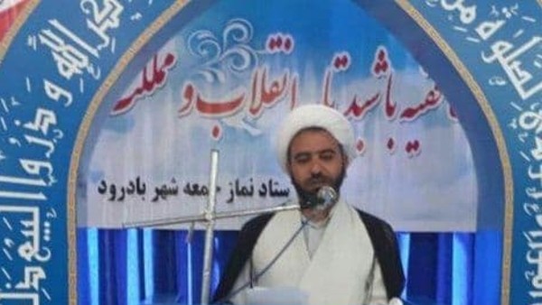 حجت الاسلام کلثومی امام جمعه موقت بادرود در خطبه های نماز جمعه به  کودتای انگلیسی رضاخان اشاره کرد و گفت :اگر مردم مراقب جنگ روانی و رسانه‌ای دشمن نباشند جای جلاد و شهید عوض می شود .خائن را خدمت گزار معرفی می کنند و خدمتگزار را خائن . کلثومی به روز ملی حمایت از حقوق مصرف کنندگان اشاره کرد و با بیان  اینکه قوانین خوبی در کشور در حمایت از حقوق مصرف کنندگان داریم  اما اجرا و نظارت ضعیف است و مردم بهره خوبی از این قوانین نمی‌برند. باید در این زمینه تلاش بیشتری صورت بگیرد تا مردم طعم خدمت از طرف این نهاد را بچشند