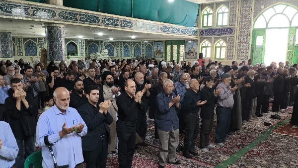 نماز عبادی_سیاسی جمعه این هفته مورخ  9مرداد ۱۴۰۵، با حضور پرشور اقشار مختلف مردم مؤمن و انقلابی و شهید پرور  به امامت حاج آقا موسوی درحسینیه مرکز شهر نطنز برگزار شد.