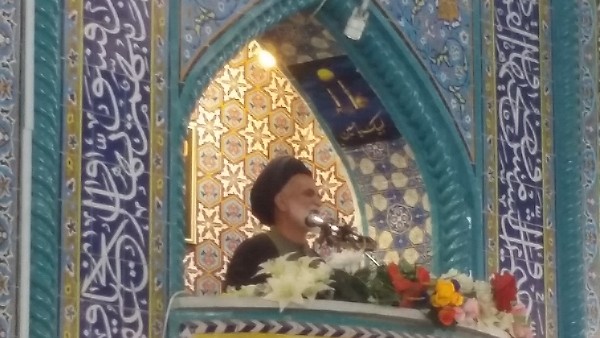 بی تفاوت کردن مردم نسبت به مسائل روز و ارزش ها از حیله های دشمن می باشد