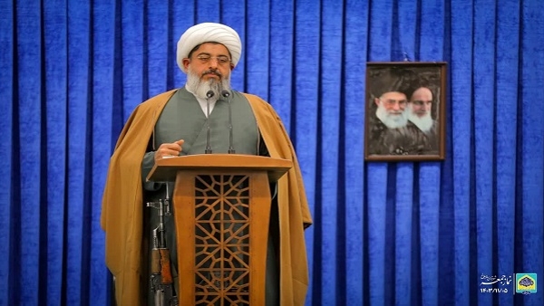 امام جمعه ساوجبلاغ: اصحاب تولید، سرداران جنگ اقتصادی هستند در دوران تحریم باید به ظرفیت‌های داخلی نگاه کرد و آنها را به کار گرفت، دشمن اگر قرار بود تحریم‌ها را بردارد که ما را تحریم نمی‌کرد.