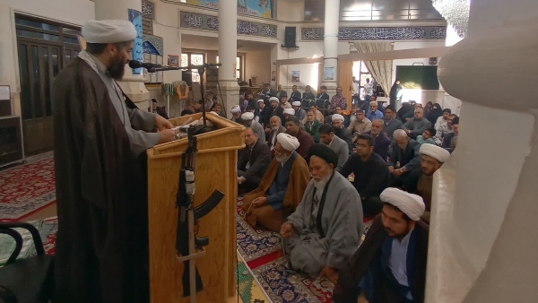 حضرت زینب کبری سلام الله علیها نماد و نمود مقاومت الهیه خاندان رسول خدا بود که در اوج عقل و تدبیر در برابر دشمن مستکبر به گونه ای مقاومت کرد که تفکر حسینی ماند و تفکر یزیدی نابود شد.  امروز بسیج غیرتمند ما مهمترین ویژگی اش مقاومت زینبی است و این ویژگی چنان  کابوسی برای استکبار و استبداد جهانی ایجاد کرده است که نه تنها غزه و فلسطین و عراق و لبنان، بلکه در خیابانهای پاریس و فرانسه و نیویورک دنبال بسیجی میگردند و این توسعه تفکر مقاومت آرامش و آسایش را از آنها گرفته است