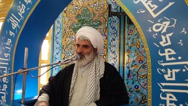 امام جمعه بادرود: بی تفاوتی در مقابل فراگیر کردن بدحجابی پذیرفتنی نیست/ هرکس در مقابل ولی فقیه بایستد خائن به مردم معرفی می شود