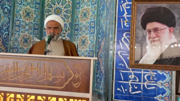 وظیفه ما در این شرایط و هر شرایط دیگر تبعیت از ولی فقیه و پیروی از این پرچم هدایت کننده است.