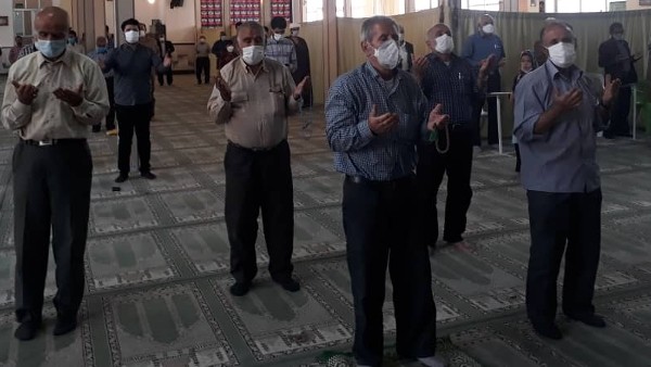 امام خامنهای(مدظلهالعالی): امام قدس سره آن وقتى كه تنها بود، مبتلاى به ترس نشد، مبتلاى به یأس نشد، آن وقتى هم كه همه ملت ایران یكصدا نام او را فریاد زدند، بلكه ملتهاى دیگر هم به او عشق ورزیدند و این را ابراز كردند، دچار غرور نشد.