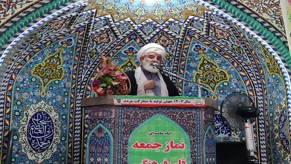 هیچ دانش آموزی به خاطر مشکلات مالی نباید از تحصیل باز بماند.
