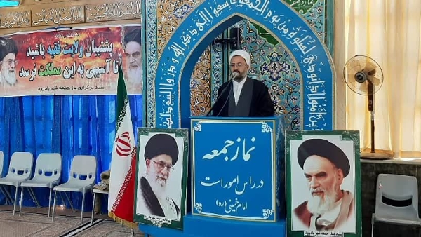 حجت الاسلام سعید رجبی  امام جمعه موقت بادرود ضمن گرامیداشت ۵ مرداد سالروز اقامه اولین نماز جمعه در کشور توسط مرحوم آیت‌الله طالقانی گفت: جایگاه رفیع نماز جمعه مربوط به دین، قرآن، سنت پیامبر، ولایت و انقلاب است و نباید به نماز جمعه نگاه جناحی داشته باشیم و اگر برخی فکر می‌کنند متعلق به جناح خاصی است اشتباه می‌کنند.