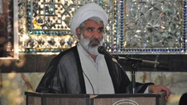 امام جمعه بادرود ، خطبه‌های نمازجمعه این هفته را با حدیثی از مولای متقیان علی علیه السلام آغاز کرد و عنوان نمود: هرکس تقوای الهی را رعایت کند خداوند برای او از هر غمی گشایشی و از هر تنگنایی راه نجاتی فراهم می‌کند ؛ کسی که از خدا پروا داشته باشد و تمام کارهایش نیز برای خدا باشد خداوند هم او را تنها نمی گذارد