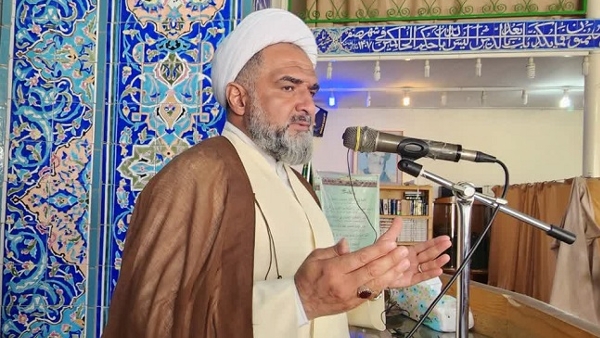 مسئولین و دولتمردان با ریل گذاری صحیح در أمر إقتصاد و معیشت و حل معضلِ بیکاری و تسهیل إزدواج جوانان و نیز گماردن نیروی های متخصص و متعهد و کارکُشته در سِمَت های دولتی برای رفع مشکلات مردم، با دانایی و بصیرت جواب توطئه دشمنان را بدهند!