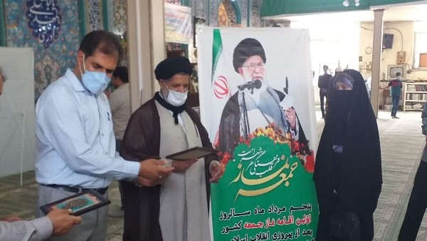 امام راحل فرمودند امیرالمومنین وجودش غدیر ساز است و وجود عظیم  ایشان باعث بوجود آمدن برنامه غدیر است و امیرالمومنین است که به غدیر ارزش میدهد نه این که غدیر چیزی بر علی علیه  السلام بیفزاید