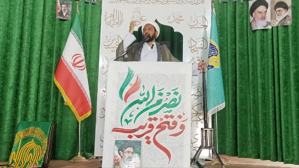 در ایران نه تندرو و نه میانه رو داریم همه تحت فرماندهی مقام معظم امام خامنه ای حفظه الله متحد هستیم