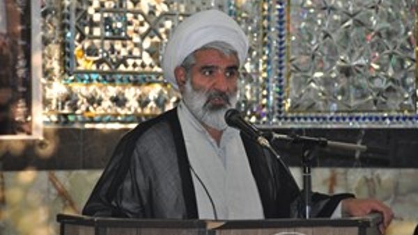 اولین نمازجمعه در سال ۱۴۰۰ در شهر بادرود به امامت حجت الاسلام علیرضا قاسمی در حسینیه مرکزی اقامه شد.  امام جمعه بادرود با اشاره به نام‌گذاری امسال به نام «تولید؛ پشتیبانی‌ها، مانع‌زدایی‌ها» از سوی مقام معظم رهبری گفت: رهبر عزیز انقلاب امسال را نیز با عنوانی اقتصادی نام‌گذاری کردند که با سال‌های قبل مشترکاتی دارد اما تکیه مقام معظم رهبری بر روی مسئله تولیدی و خود کفایی است.