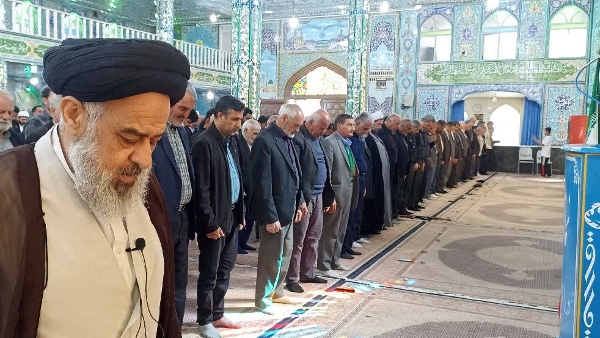 امام جمعه بادرود اذعان کرد: در کنار پیشرفت علمی، توجه به معنویت، انس با قرآن و تقویت روحیه ایمانی به‌ویژه در میان مسئولان، ضرورتی انکارناپذیر است.