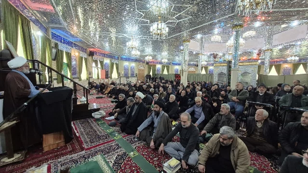 بر خلافِ گفتۀ ترامپ إیرانیها نه تسلیم شدند و نه إمتیازی دادند بخواستِ خدا تسلیم شدن هرگز رُخ نخواهد داد بلکه ما به تسلیمِ کاملِ دشمن می أندیشیم.