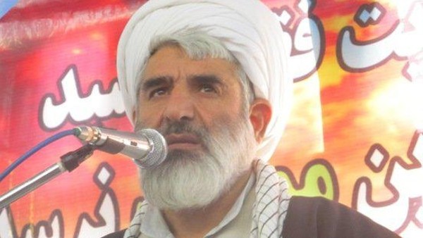 امام‌جمعه بادرود گفت: چرا باید یک خانمی این‌همه گستاخ باشد و در ماه مبارک رمضان در ابیانه حرمت‌شکنی کند، ضمن تقاضا برای برخورد قانونی با این حرکت ناپسند انتظار داریم متولیان امر نظارت جدی و دقیقی را برای تورهای گردشگری داشته باشند تا اتفاقات این‌چنینی تکرار نشود.