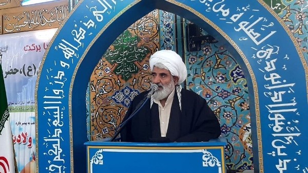 امام جمعه بادرود در خطبه مجازی  گفت: رئیس جمهور آینده باید خودش را وقف خدمت به آحاد مردم نماید و اگر کسی این روحیه نوکری و خدمتگزاری به مردم را ندارد نباید وارد این عرصه مسئولیت سنگین بشود .