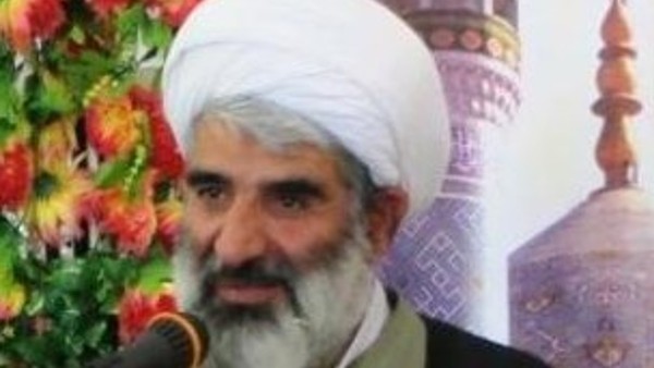 امام جمعه بادرود: لزوم حفظ خطوط قرمز در دید و بازدیدها/ برای حمایت از کالای ایرانی فقط شعار ندهیم