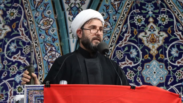 امام جمعه موقت عالیشهر :  از امروز خامنه ای تازه آغاز شده است خون او همانند خون مولا و جدشان حسین علیه السلام بیدار کننده جهان و زمان خواهد بود اکنون ما به دریای خروشانی تبدیل شدیم که امواج آن پیکره نظام استکبار را در هم خواهد شکست و ان شاالله نابود خواهد کرد
