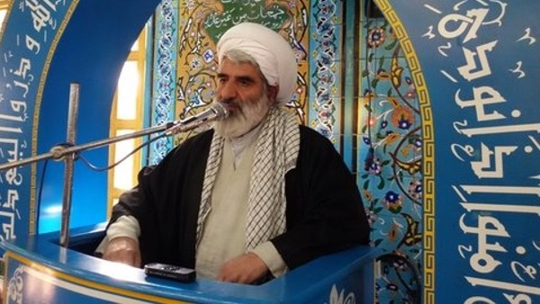 امام جمعه بادرود: تحقق شعار سال نیاز به اقدام و عمل دارد نه صدور بخشنامه/ فتوای رهبر انقلاب در مورد تعرض به حریم مردم در پیام رسان های داخلی بسیاری از حاشیه ها را از بین برد