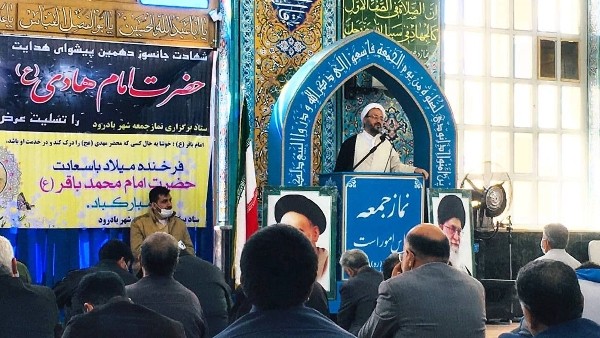 حجت الاسلام رجبی امام جمعه موقت بادرود : مردم با انجام حرکت‌ رژه خودرویی، انقلاب را برابر توطئه‌های دشمن بیمه کردند؛ مردم بادرود و برخی از روستاهای تابعه از جمله اهالی خونگرم روستای فمی مراسم ٢٢ بهمن را به بهترین شکل برگزار کردند و با انجام رژه تراکتوری، عشق و علاقه خود را به نظام و انقلاب و آرمان‌های امام راحل و مقام معظم رهبری نشان دادند