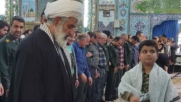 امام جمعه بادرود  گفتند  دشمن نشان داده است که مترصد کوچکترین فرصت ها برای ایجاد یک بحران و فتنه بزرگ است و از ابتدای انقلاب تاکنون بارها این توطئه انگیزی خود را در عمل نشان داده است
