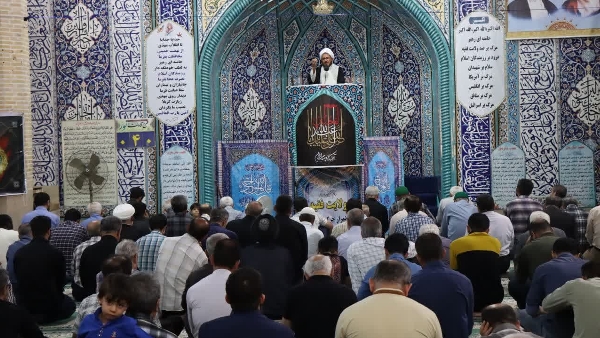 امام جمعه عالیشهر: روزهای بسیار خوبی در پیش داریم هر کسی از امام جامعه جدا شد خودش سقوط می کند این نظام هست، این امام هست و این پرچم با دست همین امام عزیز به دستان امام زمان (عج) خواهد رسید ان شاالله