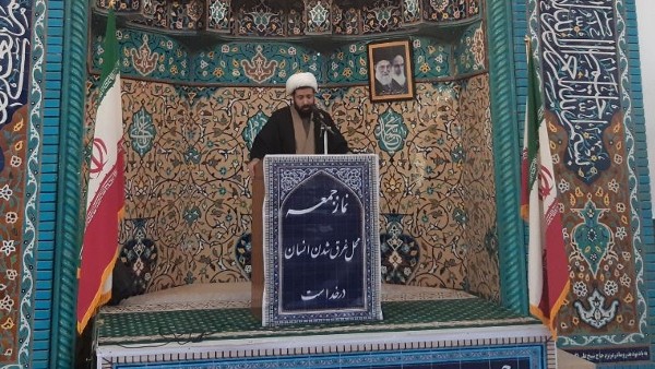 انسان اهل نماز و عبادت باشد و بعد به همین خاطر حالت غرور بدست بیارد و خود را از بقیه بهتر بداند